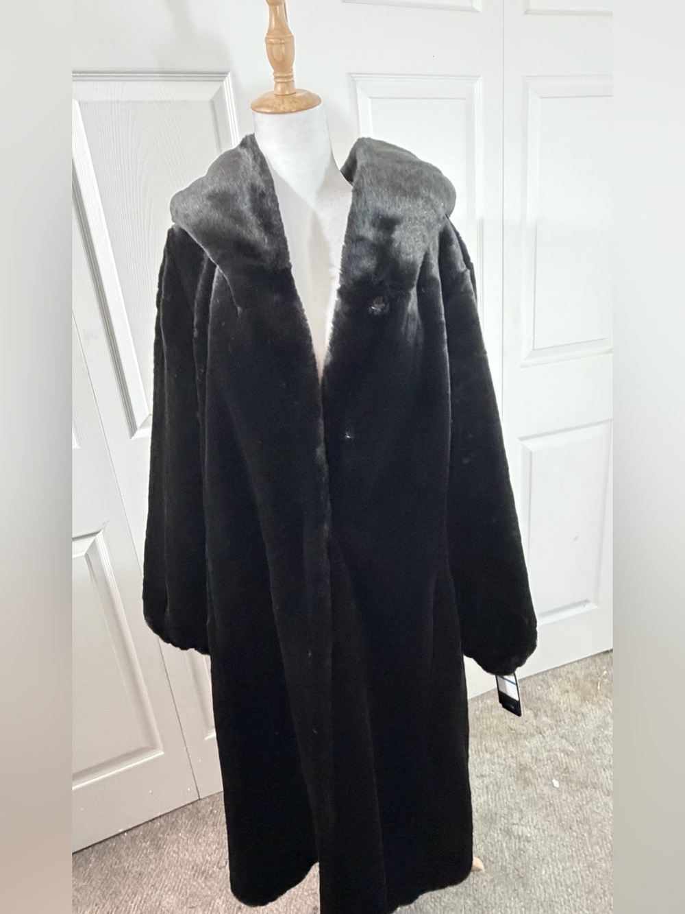 Jones New York Long Hooded Faux Fur Coat Black Women’s XL NWT Silky Soft Black
